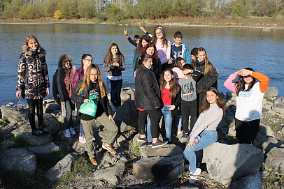 HER GÜN DÜNYADA BİR GÜNDÜR